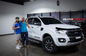 FORD RANGER MO970 GLOSS GREY CENTRE WITH BLACK LIP